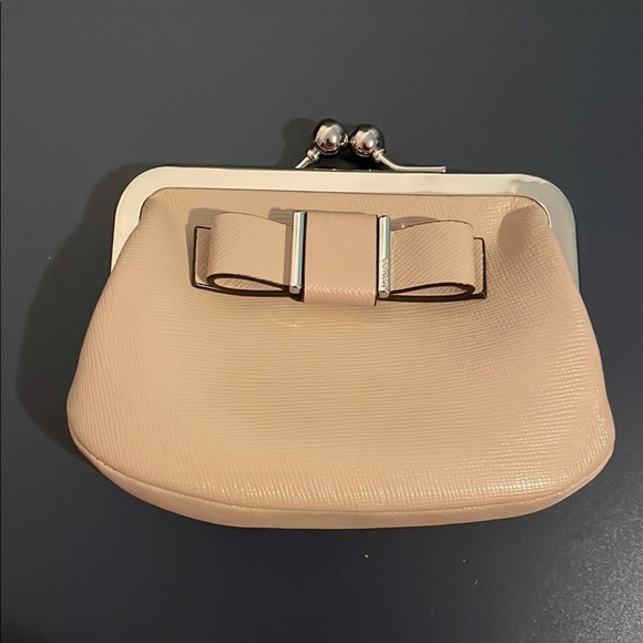 Elegant Cream Clutch with Bow Accent - Picture 1 of 10
